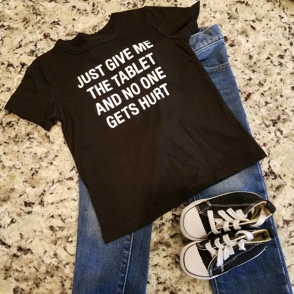 New graphic T-shirt size 2T.